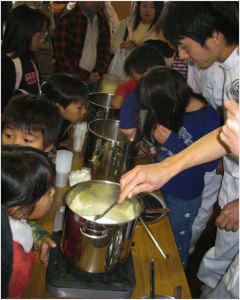 チーズの不思議デモンストレーション〜ウール＆チーズフェスタ @ 六甲山牧場（QBBチーズ館内展示ホール）