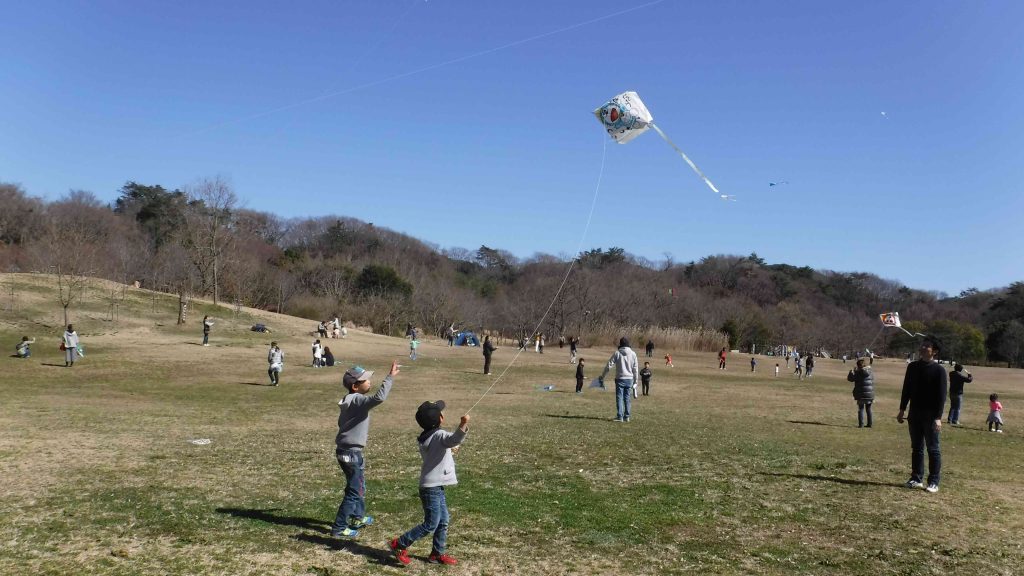 春の空高く みんなで凧をあげよう @ 神戸市立森林植物園